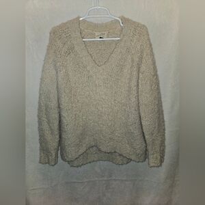 Universal Thread Size Medium Sweater